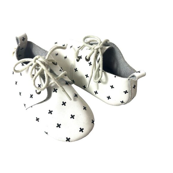 Piper Finn Little Kids Infants 7 Soft Leather White Cross Print Moccasin Lace Up - Picture 3 of 13